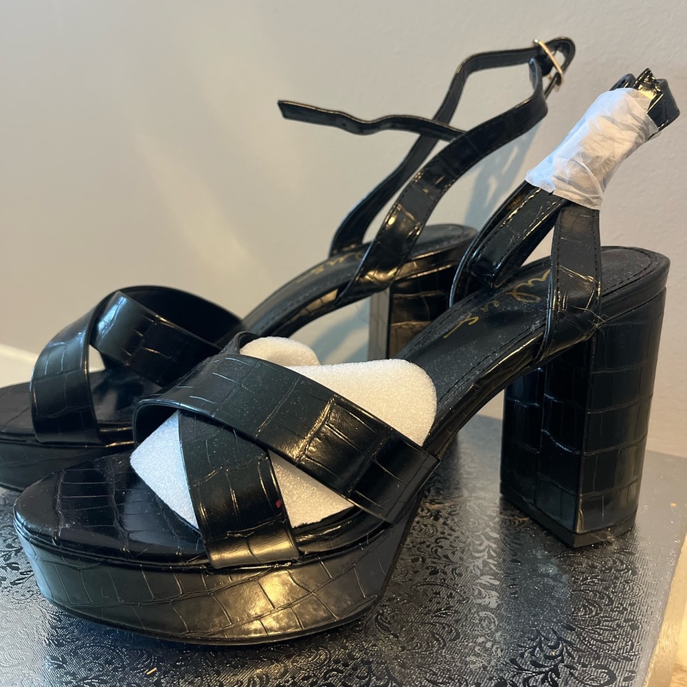 Lulus Black Chunky High Heels Size 7.5